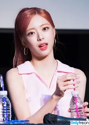 itzy.all.in.us / Shin Yu Na / Yuna ITZY / 유나 nude photo #0640