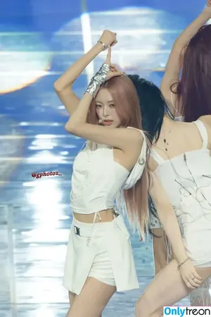 itzy.all.in.us / Shin Yu Na / Yuna ITZY / 유나 nude photo #0644