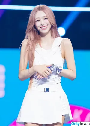 itzy.all.in.us / Shin Yu Na / Yuna ITZY / 유나 nude photo #0647