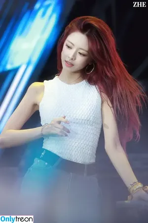 itzy.all.in.us / Shin Yu Na / Yuna ITZY / 유나 nude photo #0659