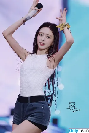 itzy.all.in.us / Shin Yu Na / Yuna ITZY / 유나 nude photo #0666