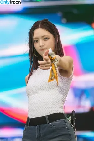 itzy.all.in.us / Shin Yu Na / Yuna ITZY / 유나 nude photo #0670