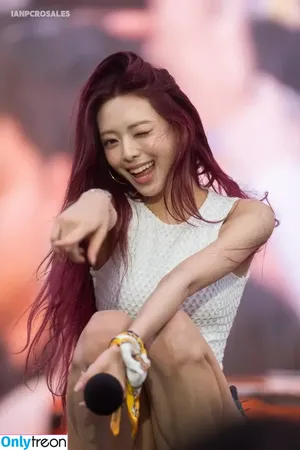 itzy.all.in.us / Shin Yu Na / Yuna ITZY / 유나 nude photo #0672