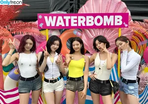 itzy.all.in.us / Shin Yu Na / Yuna ITZY / 유나 nude photo #0674