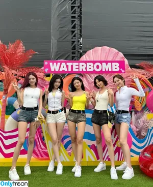 itzy.all.in.us / Shin Yu Na / Yuna ITZY / 유나 nude photo #0675