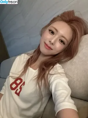 itzy.all.in.us / Shin Yu Na / Yuna ITZY / 유나 nude photo #0678