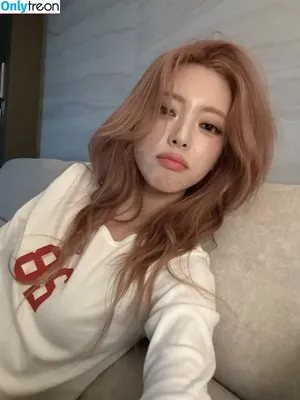 itzy.all.in.us / Shin Yu Na / Yuna ITZY / 유나 nude photo #0680
