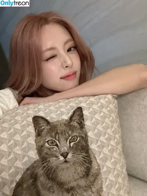 itzy.all.in.us / Shin Yu Na / Yuna ITZY / 유나 nude photo #0683