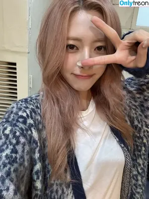 itzy.all.in.us / Shin Yu Na / Yuna ITZY / 유나 nude photo #0693