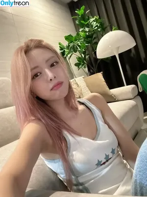 itzy.all.in.us / Shin Yu Na / Yuna ITZY / 유나 nude photo #0695