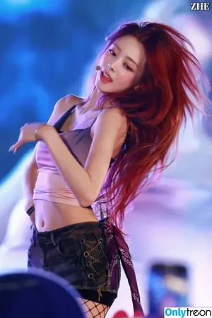 itzy.all.in.us / Shin Yu Na / Yuna ITZY / 유나 nude photo #0722