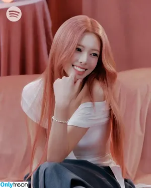itzy.all.in.us / Shin Yu Na / Yuna ITZY / 유나 nude photo #0737