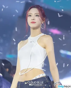 itzy.all.in.us / Shin Yu Na / Yuna ITZY / 유나 nude photo #0740