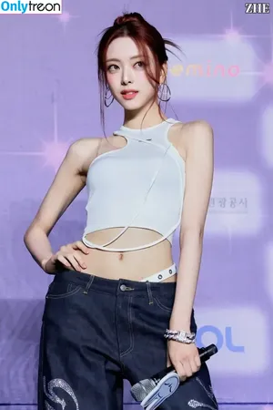 itzy.all.in.us / Shin Yu Na / Yuna ITZY / 유나 nude photo #0746