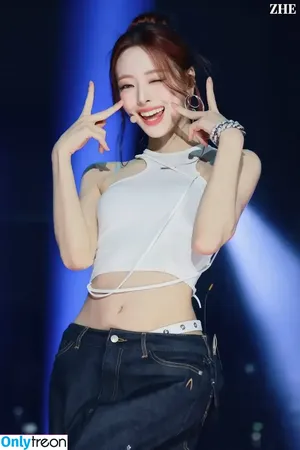 itzy.all.in.us / Shin Yu Na / Yuna ITZY / 유나 nude photo #0750