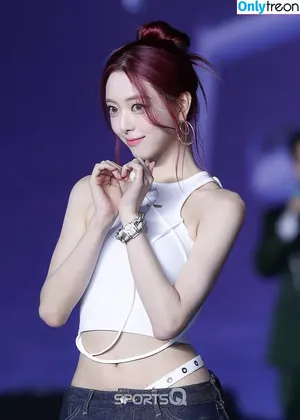 itzy.all.in.us / Shin Yu Na / Yuna ITZY / 유나 nude photo #0751