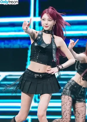 itzy.all.in.us / Shin Yu Na / Yuna ITZY / 유나 nude photo #0776
