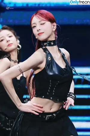 itzy.all.in.us / Shin Yu Na / Yuna ITZY / 유나 nude photo #0787