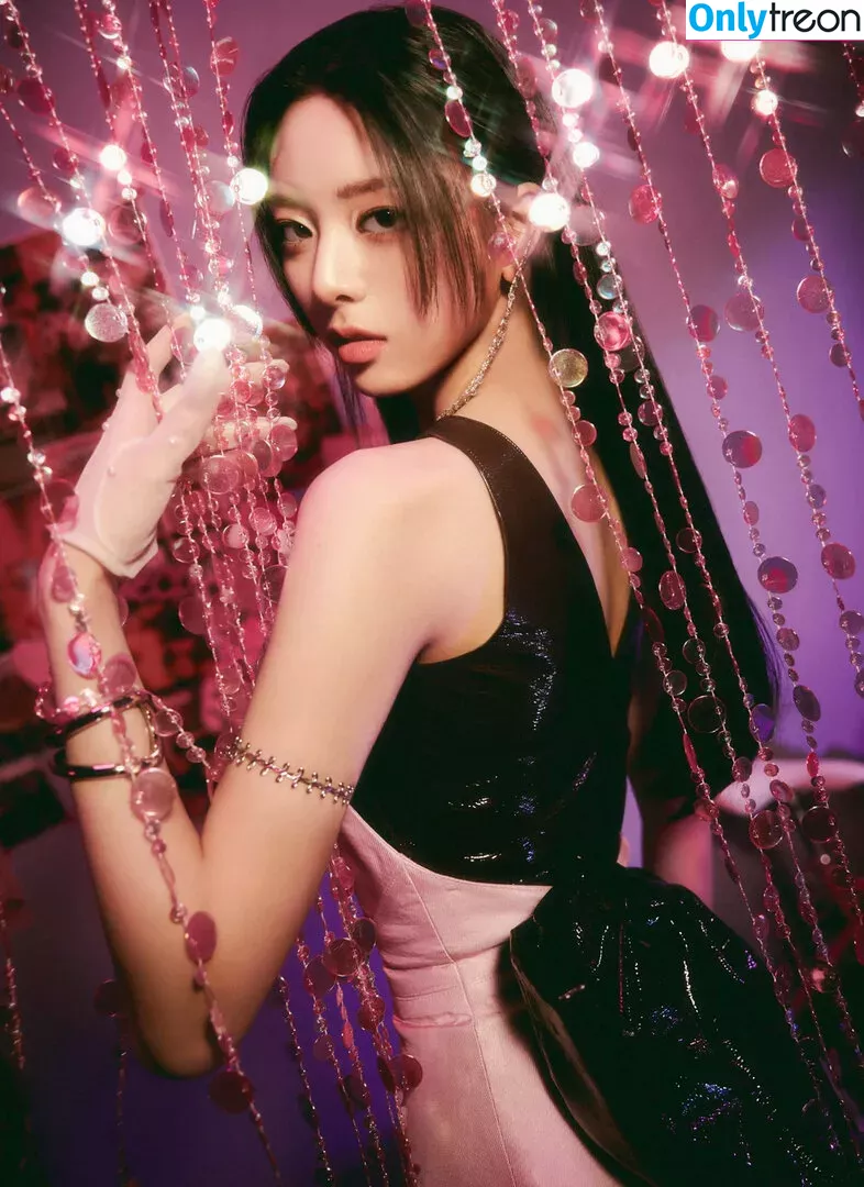 itzy.all.in.us nude photo #0003 (Shin Yu Na / Yuna ITZY / 유나)