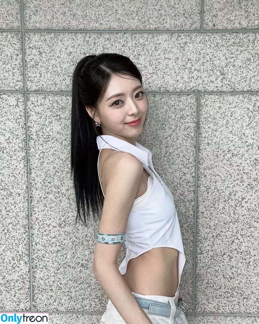 itzy.all.in.us nude photo #0006 (Shin Yu Na / Yuna ITZY / 유나)