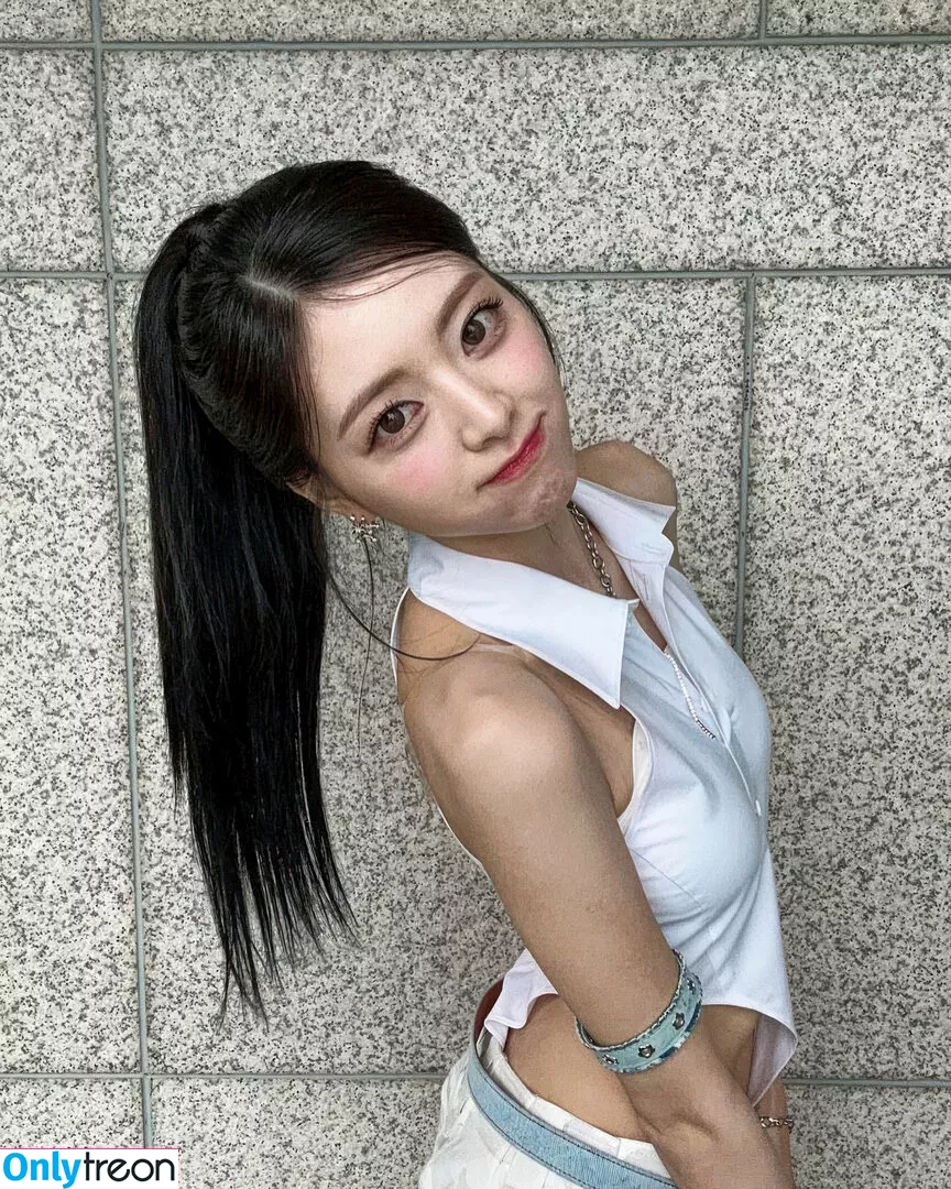 itzy.all.in.us nude photo #0008 (Shin Yu Na / Yuna ITZY / 유나)
