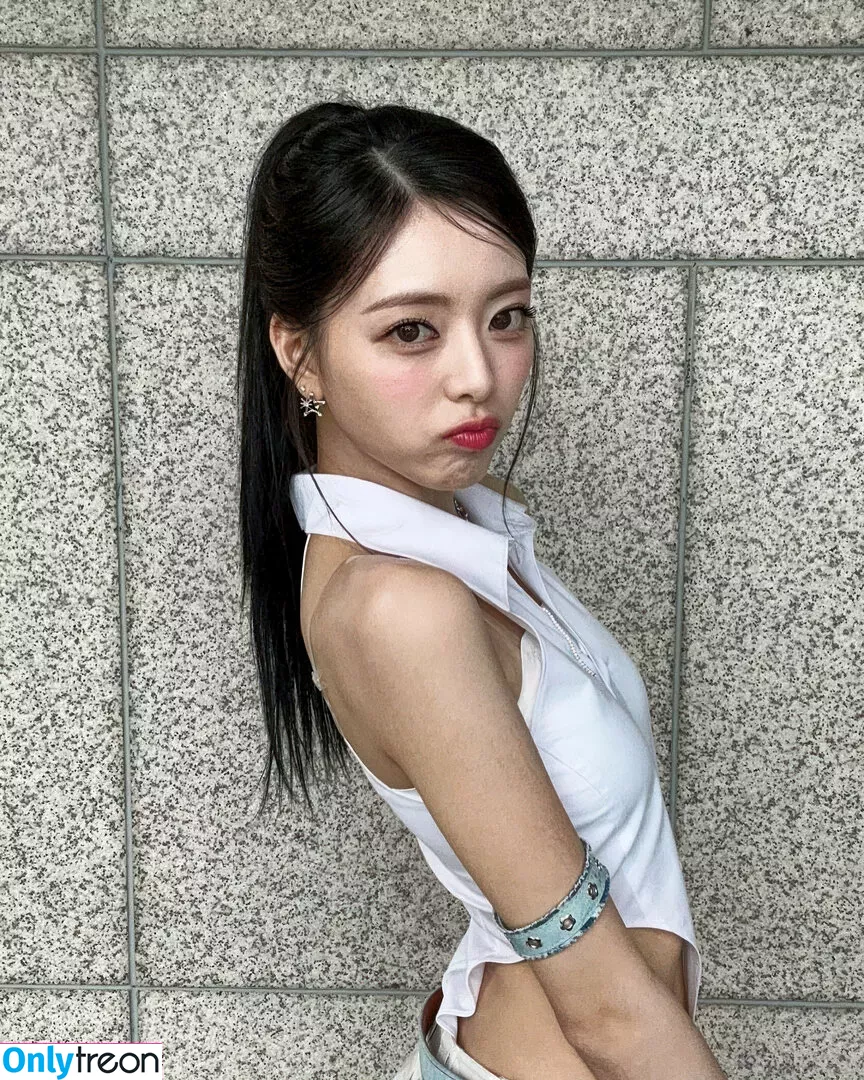 itzy.all.in.us nude photo #0009 (Shin Yu Na / Yuna ITZY / 유나)