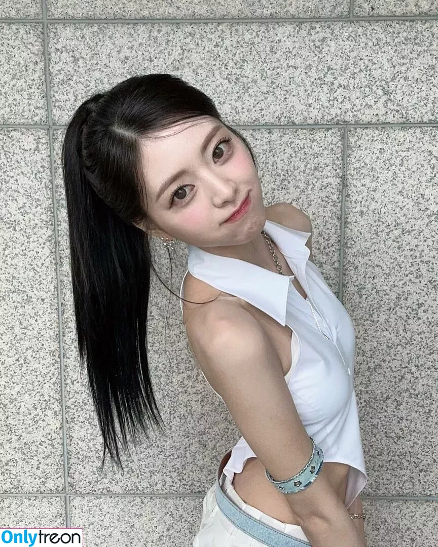 itzy.all.in.us nude photo #0012 (Shin Yu Na / Yuna ITZY / 유나)