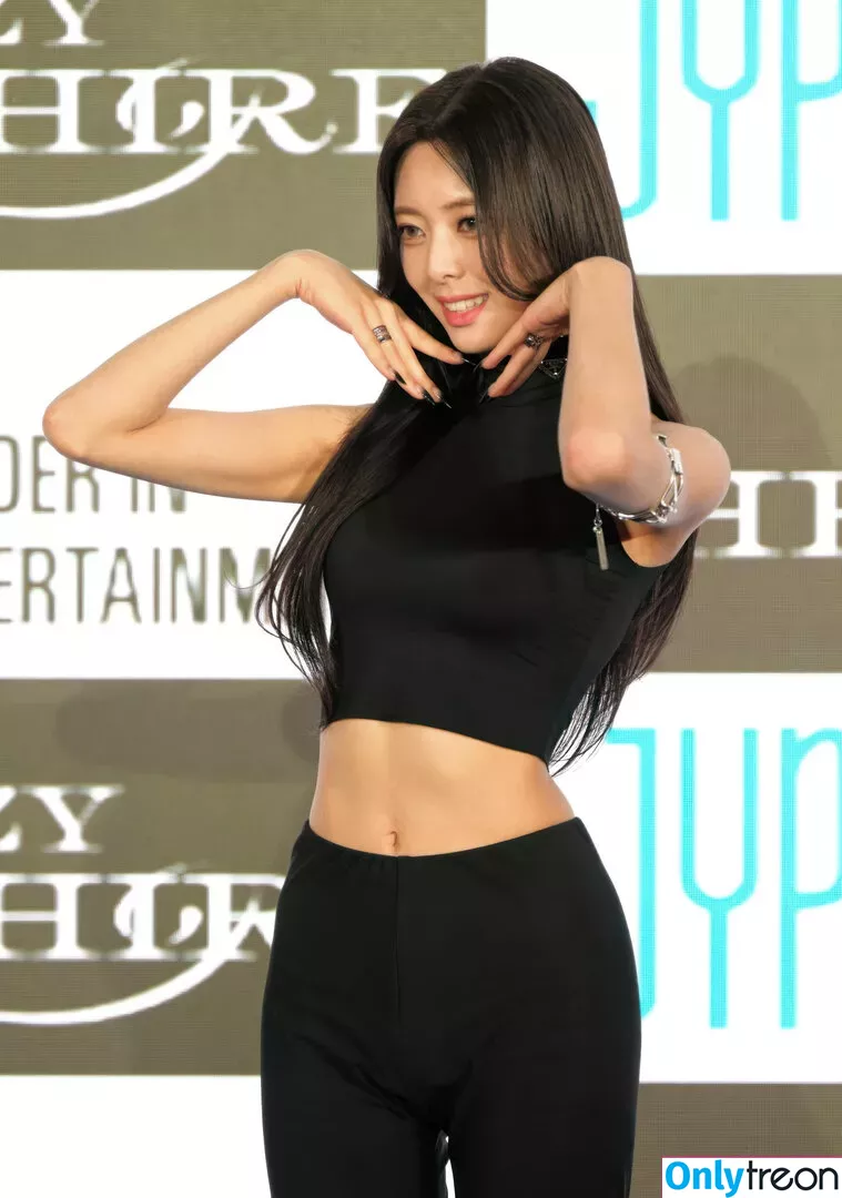 itzy.all.in.us nude photo #0017 (Shin Yu Na / Yuna ITZY / 유나)