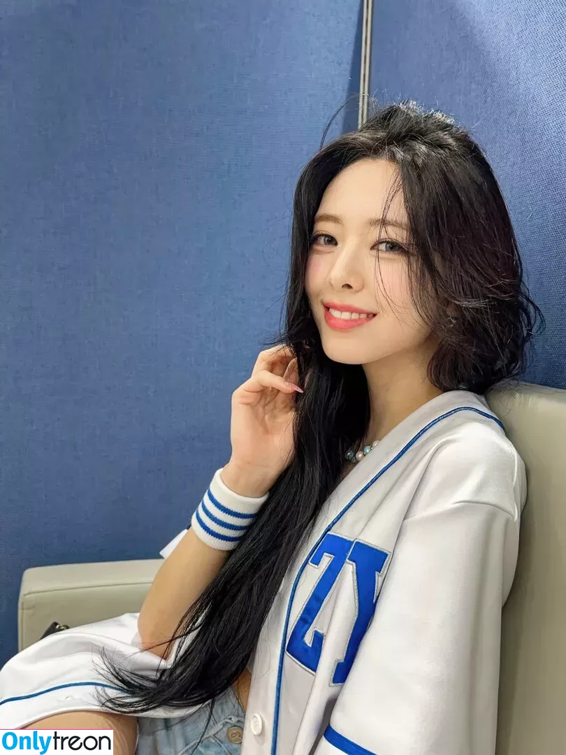itzy.all.in.us nude photo #0023 (Shin Yu Na / Yuna ITZY / 유나)