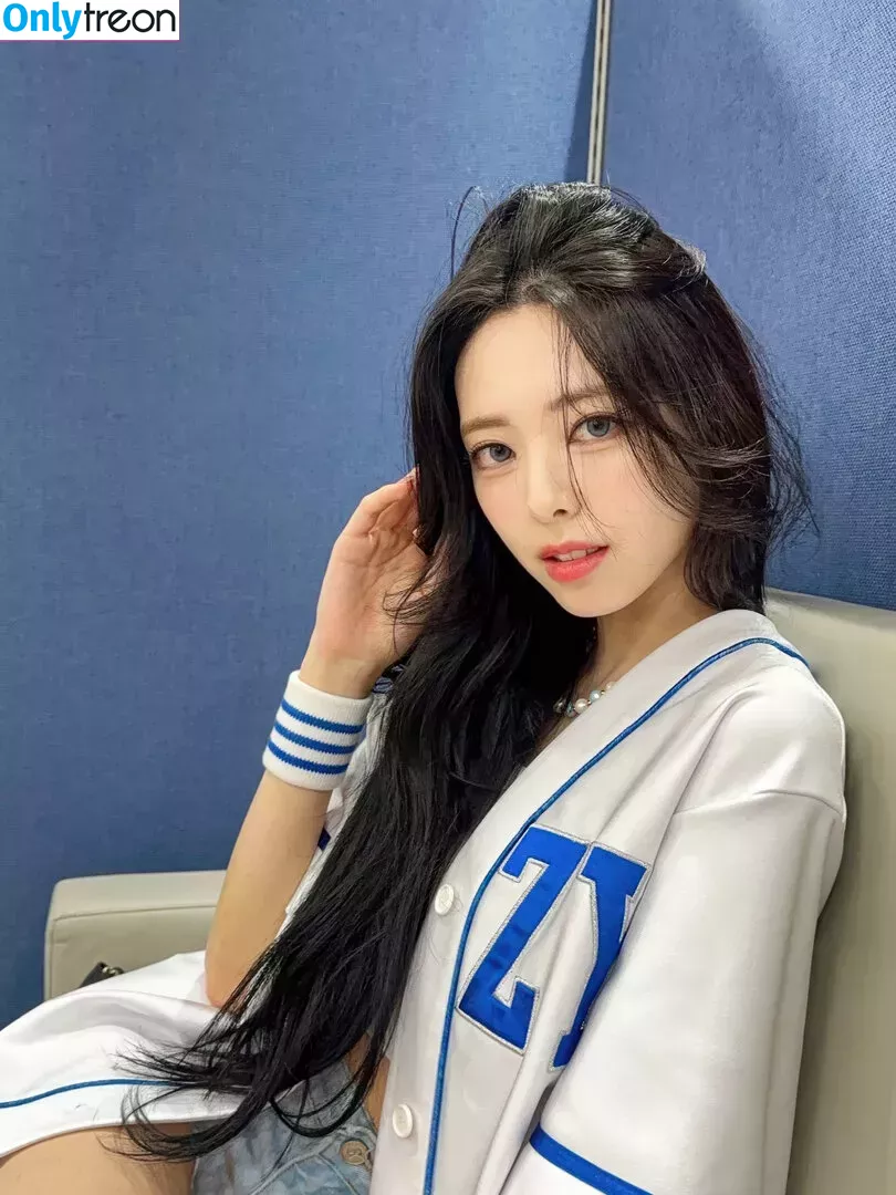 itzy.all.in.us nude photo #0027 (Shin Yu Na / Yuna ITZY / 유나)