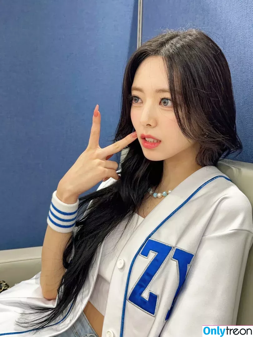itzy.all.in.us nude photo #0028 (Shin Yu Na / Yuna ITZY / 유나)