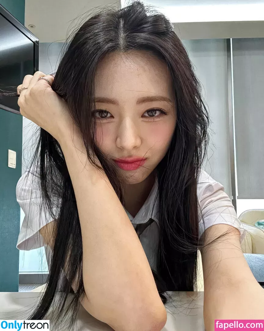 itzy.all.in.us nude photo #0029 (Shin Yu Na / Yuna ITZY / 유나)