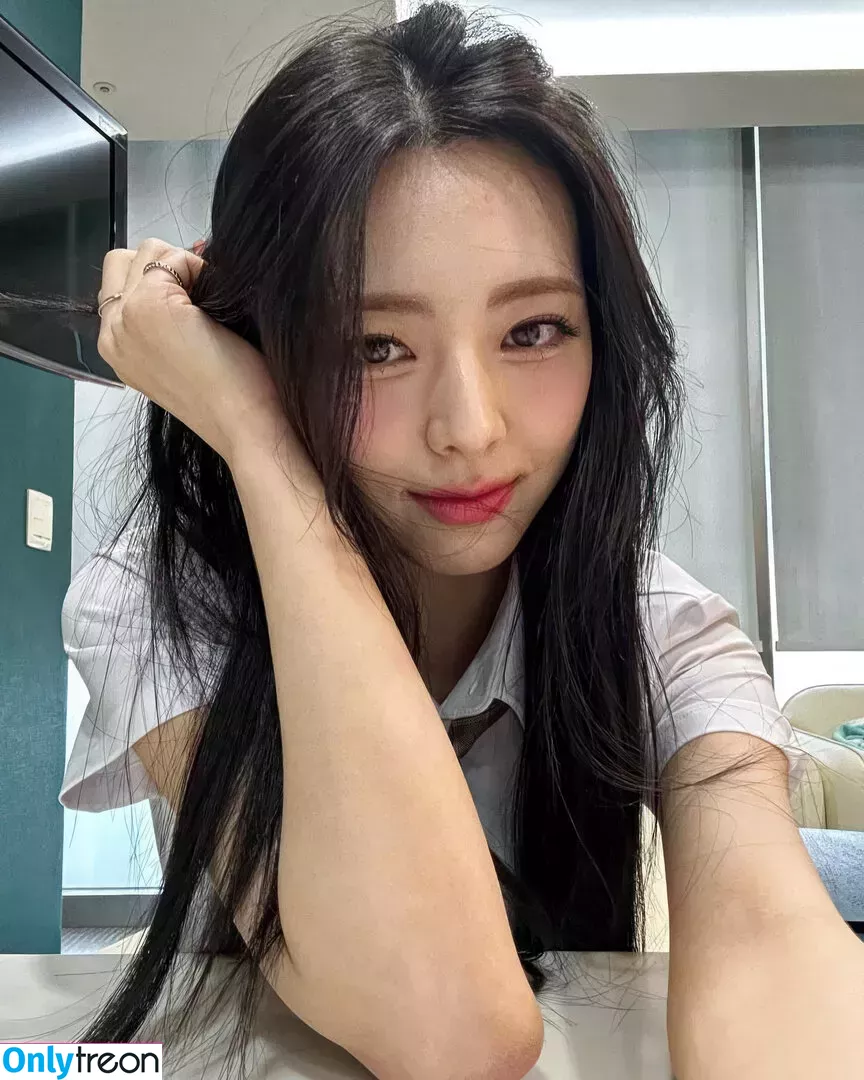 itzy.all.in.us nude photo #0030 (Shin Yu Na / Yuna ITZY / 유나)