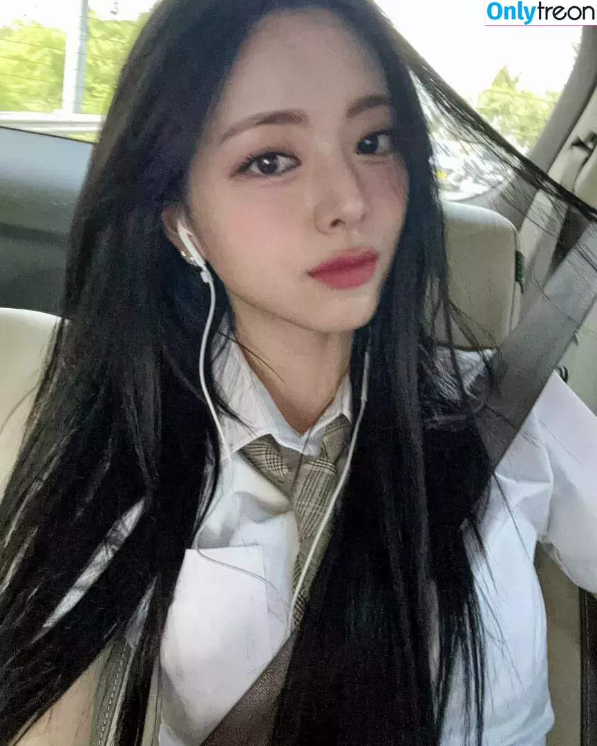 itzy.all.in.us nude photo #0032 (Shin Yu Na / Yuna ITZY / 유나)