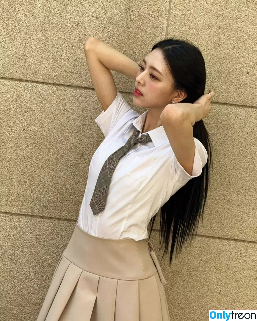itzy.all.in.us nude photo #0035 (Shin Yu Na / Yuna ITZY / 유나)