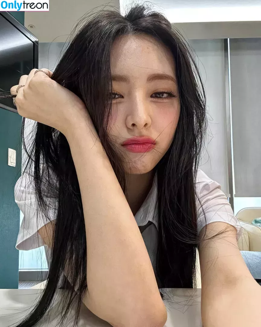 itzy.all.in.us nude photo #0036 (Shin Yu Na / Yuna ITZY / 유나)