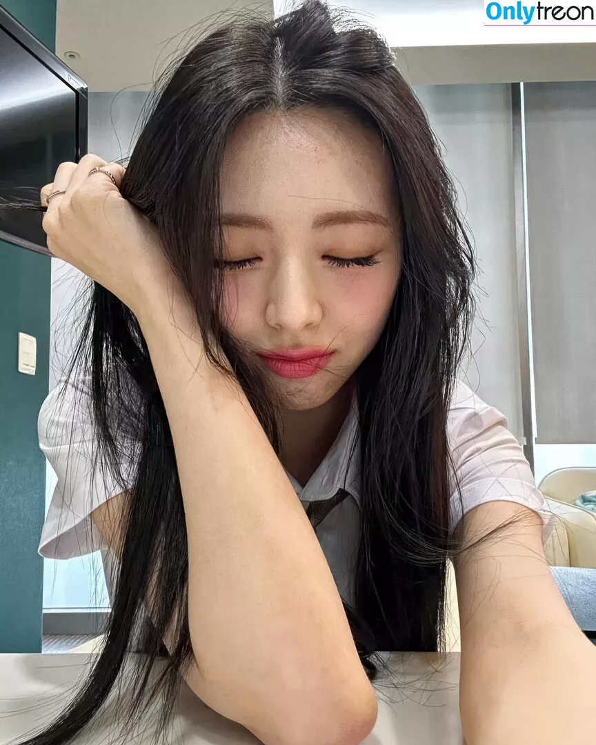 itzy.all.in.us nude photo #0037 (Shin Yu Na / Yuna ITZY / 유나)