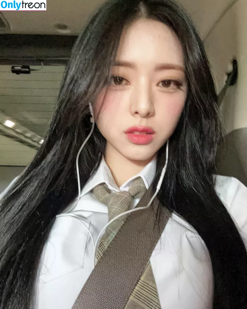 itzy.all.in.us nude photo #0039 (Shin Yu Na / Yuna ITZY / 유나)