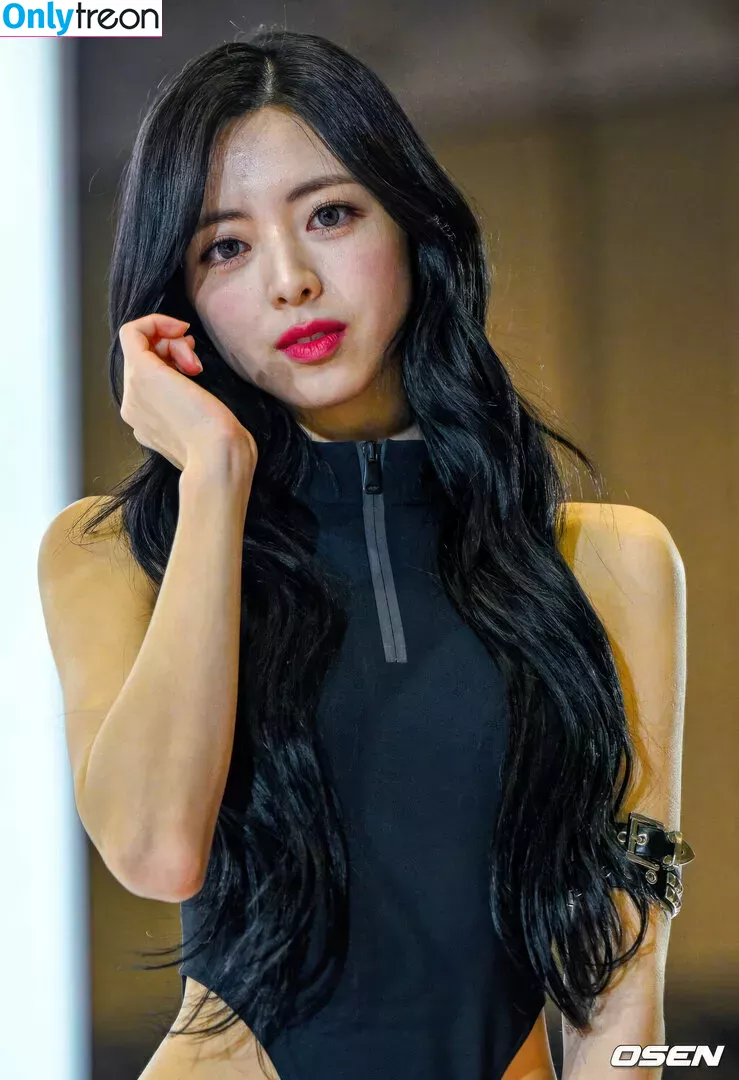 itzy.all.in.us nude photo #0065 (Shin Yu Na / Yuna ITZY / 유나)