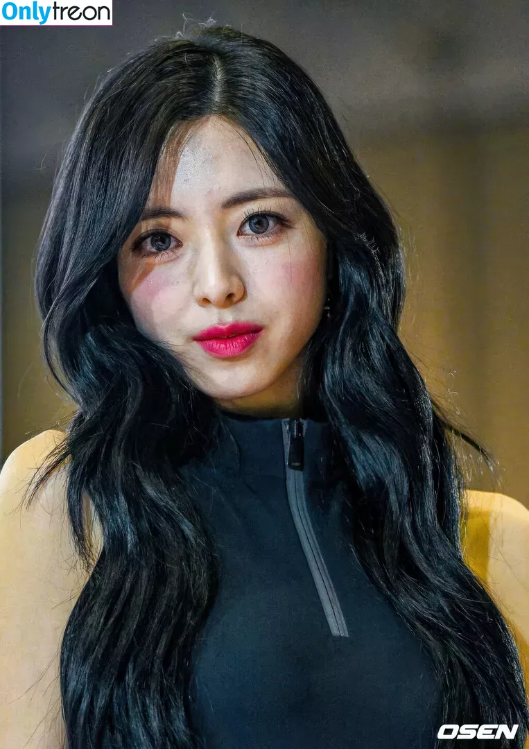 itzy.all.in.us nude photo #0066 (Shin Yu Na / Yuna ITZY / 유나)