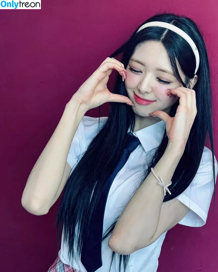 itzy.all.in.us nude photo #0071 (Shin Yu Na / Yuna ITZY / 유나)
