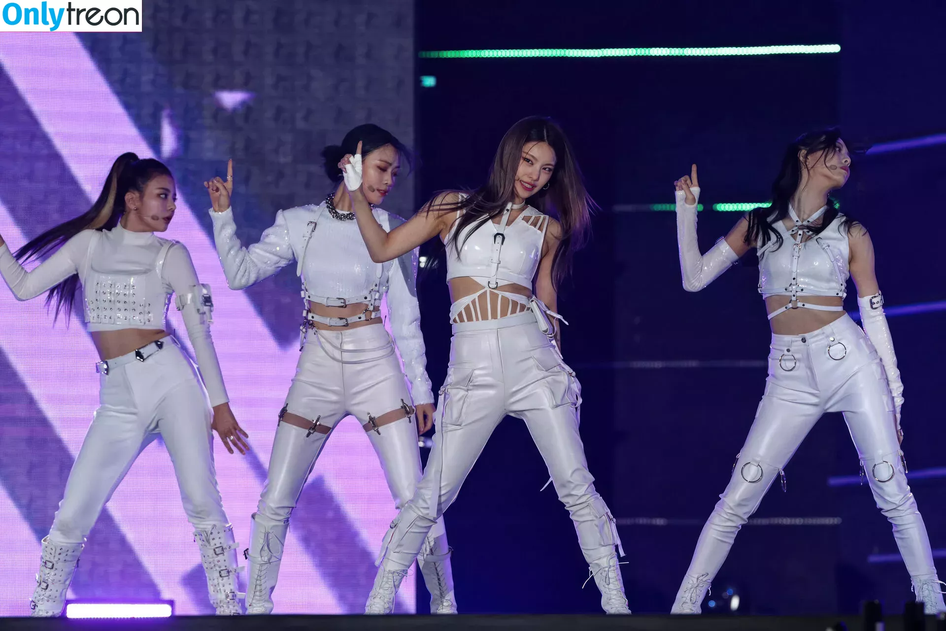 itzy.all.in.us nude photo #0073 (Shin Yu Na / Yuna ITZY / 유나)