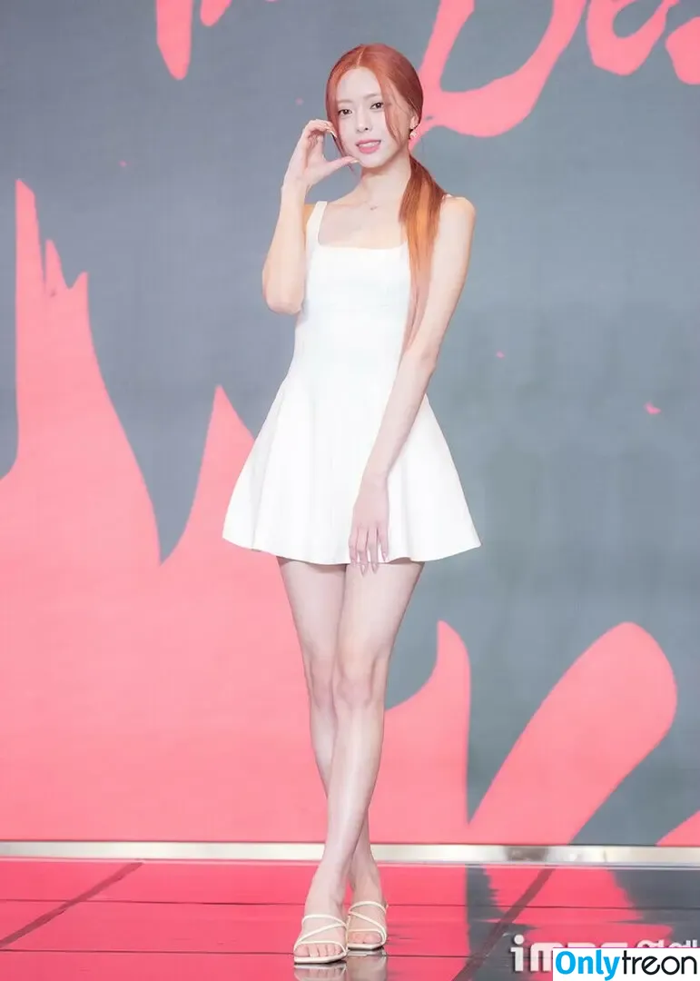 itzy.all.in.us nude photo #0593 (Shin Yu Na / Yuna ITZY / 유나)