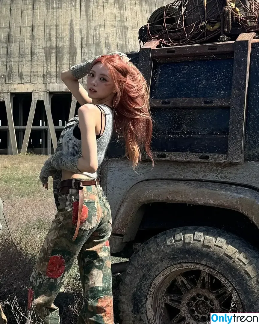 itzy.all.in.us nude photo #0597 (Shin Yu Na / Yuna ITZY / 유나)
