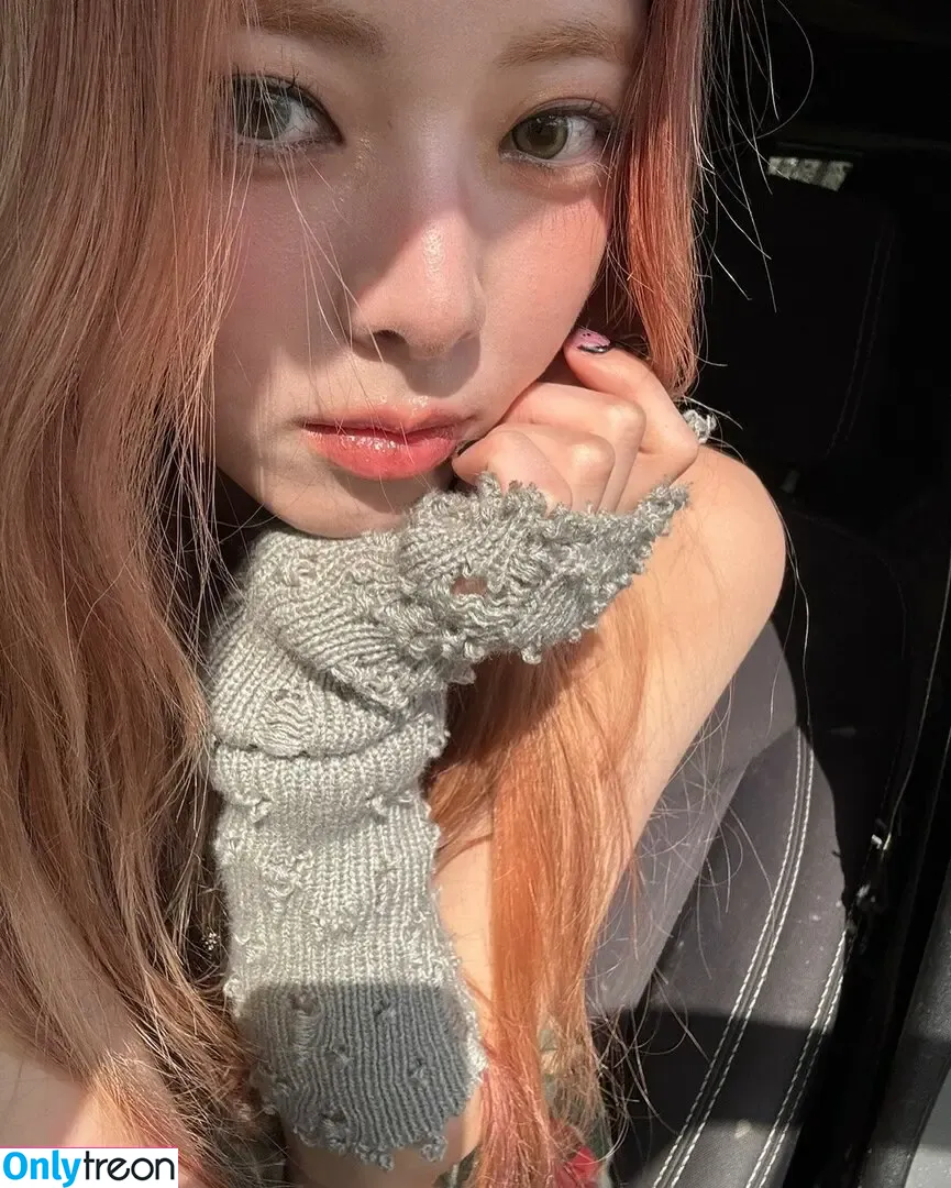 itzy.all.in.us nude photo #0601 (Shin Yu Na / Yuna ITZY / 유나)