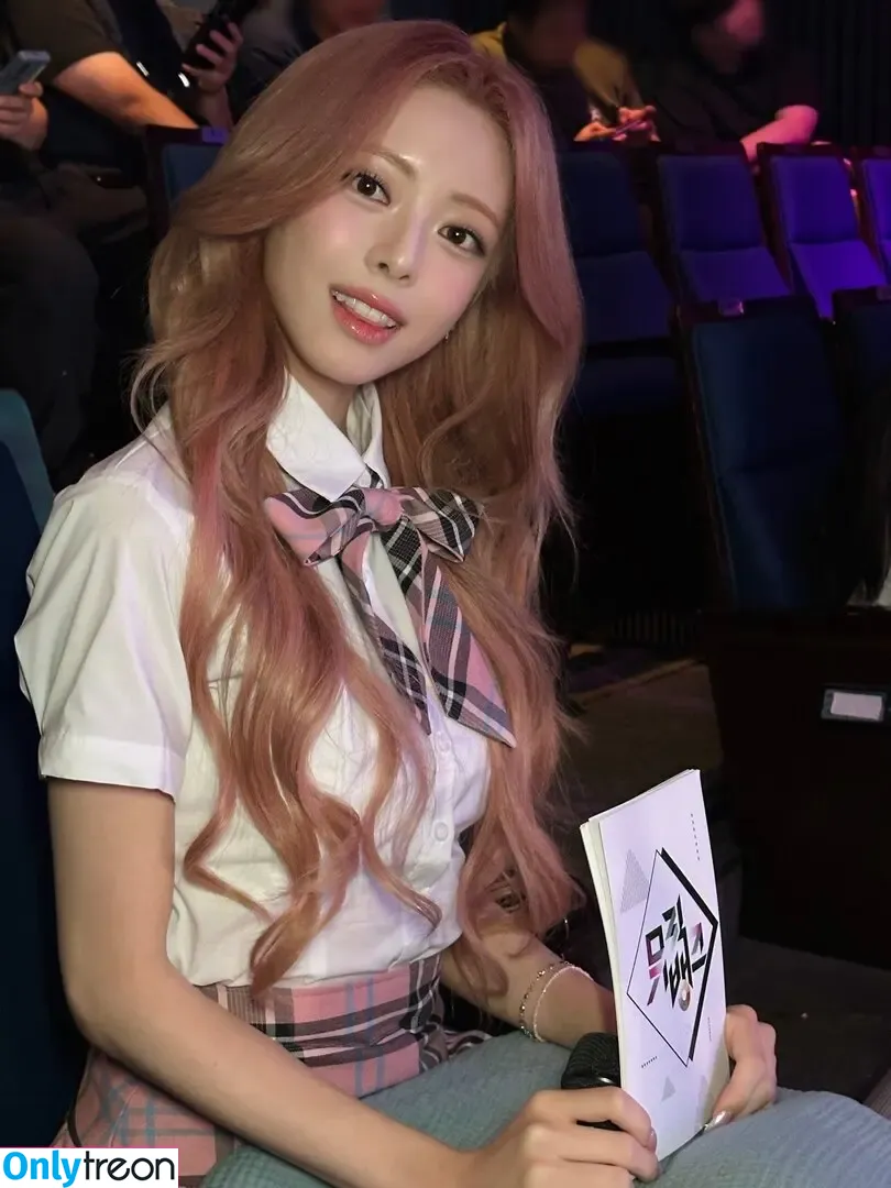 itzy.all.in.us nude photo #0612 (Shin Yu Na / Yuna ITZY / 유나)