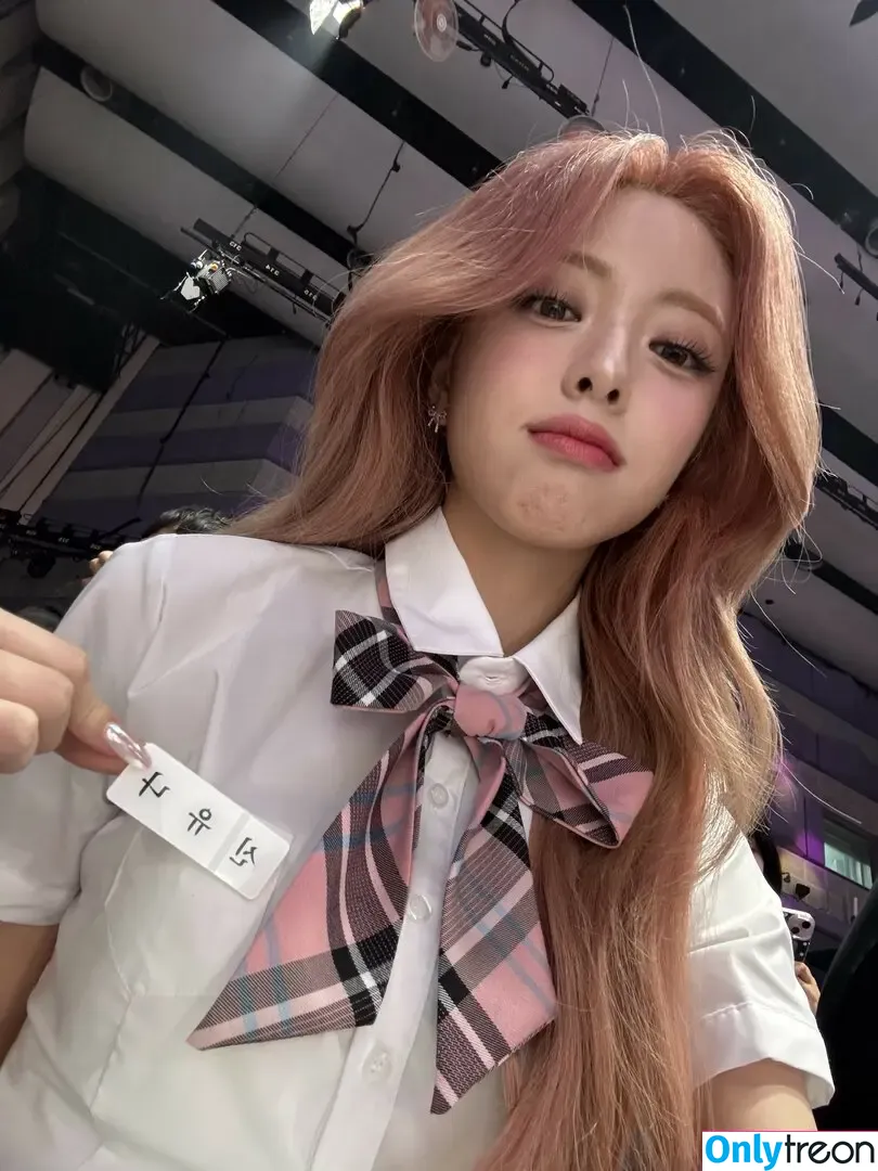 itzy.all.in.us nude photo #0614 (Shin Yu Na / Yuna ITZY / 유나)