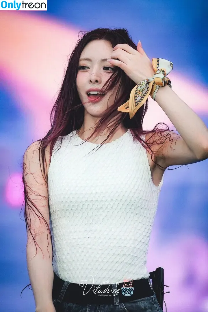 itzy.all.in.us nude photo #0671 (Shin Yu Na / Yuna ITZY / 유나)