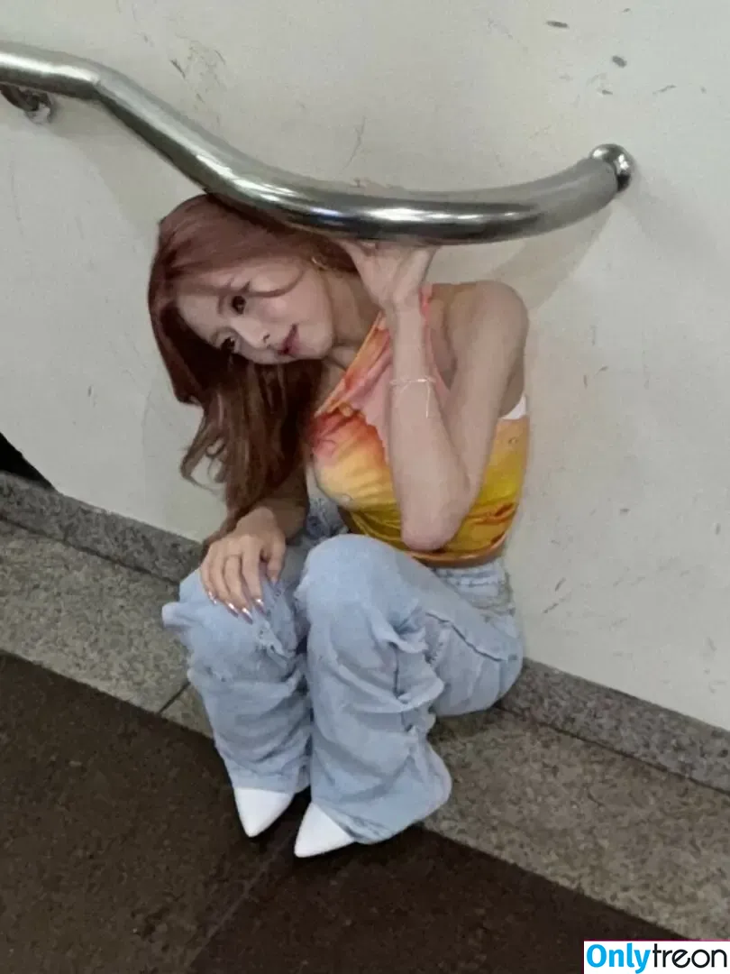 itzy.all.in.us nude photo #0677 (Shin Yu Na / Yuna ITZY / 유나)