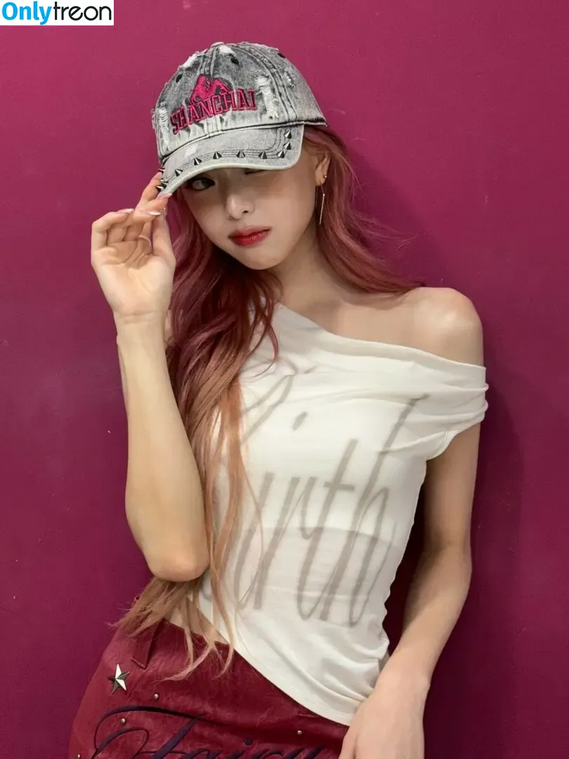 itzy.all.in.us nude photo #0689 (Shin Yu Na / Yuna ITZY / 유나)